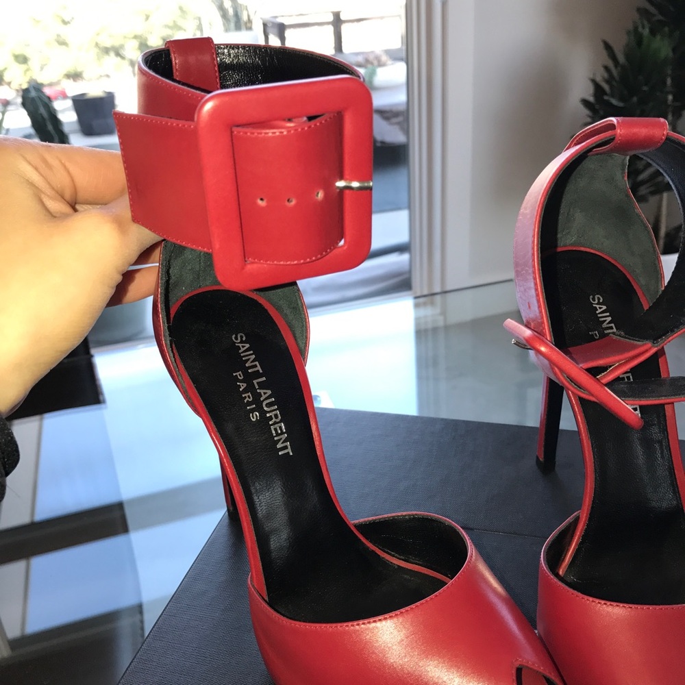 Saint Laurent (YSL) Pumps